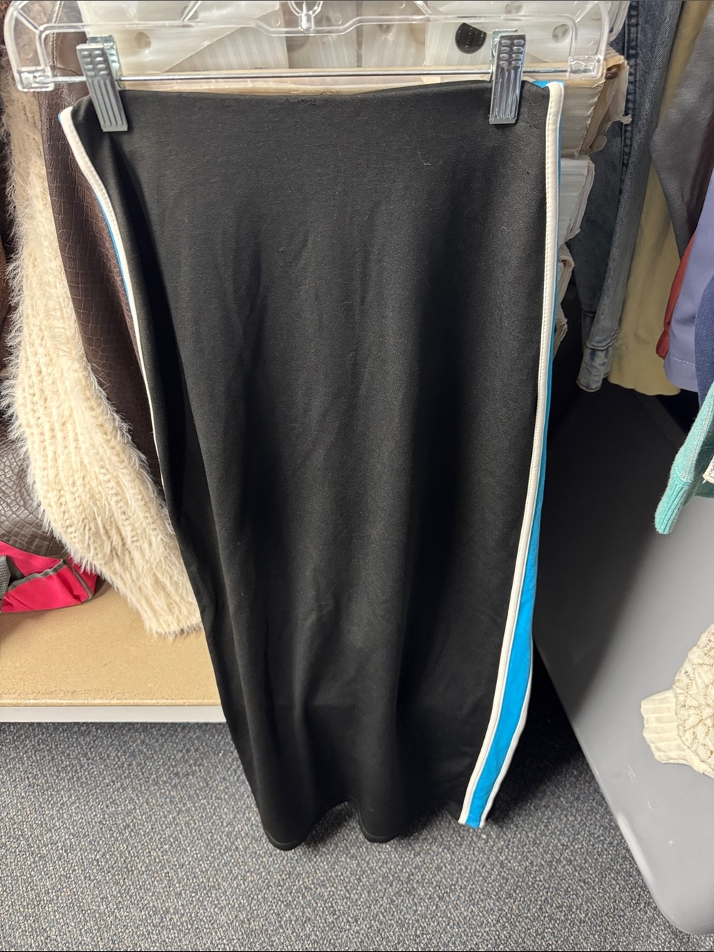 Y2K xoxo sporty side stripe skirt S // 092640